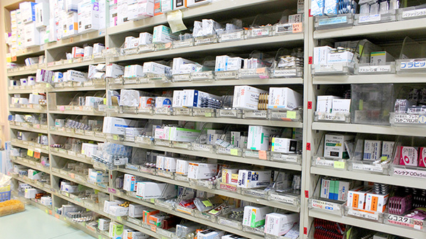 コトブキ調剤薬局　両国店の薬棚