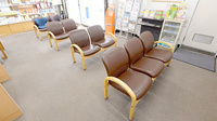 クオール薬局新川店の待合スペース
