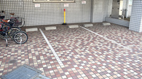 神代薬局の駐車場