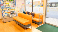 西新宿５丁目薬局の待合スペース