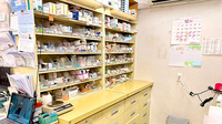 西新宿５丁目薬局の薬棚