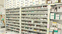 鳥居薬局の薬棚