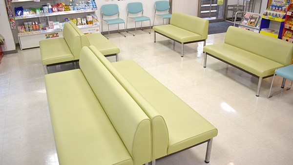 南町調剤薬局の待合スペース
