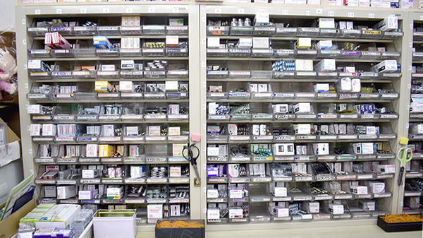 南町調剤薬局の薬棚