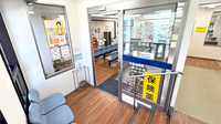 別所薬局千人町店の入口