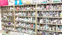 白金中央薬局の薬棚