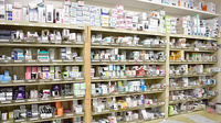 白金薬局品川店の薬棚