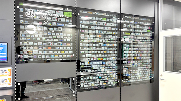 八王子薬剤センター駅前薬局の薬棚