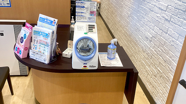 薬局トモズ練馬高野台店の血圧計