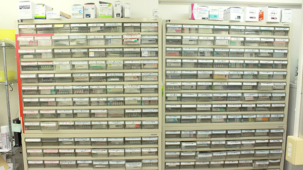 パレス薬局　大森山王店の薬棚