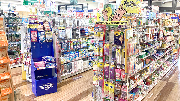 龍生堂薬局国立店の内観