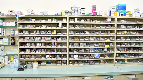 ハッピー薬局鴨島店の薬棚