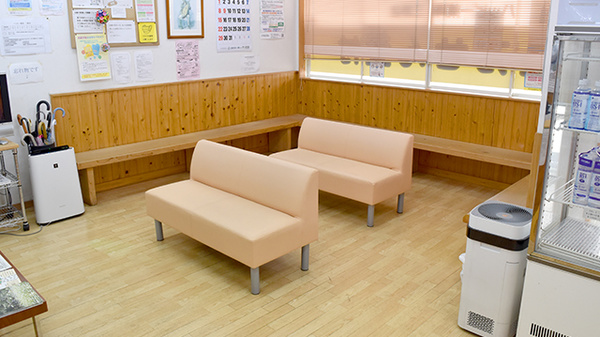 ハッピー薬局三野店の待合スペース