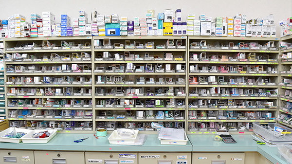 ハッピー薬局三野店の薬棚