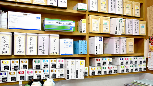 株式会社　柴田薬局の薬棚