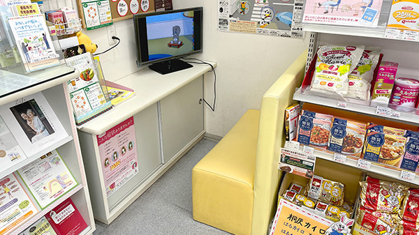 鈴鈴薬局の待合スペース