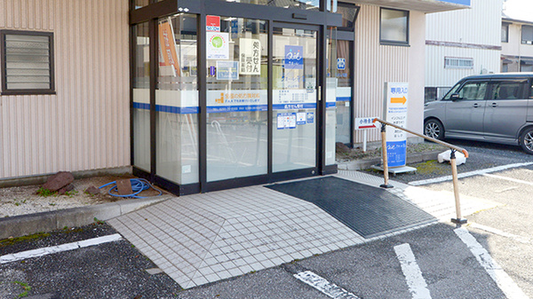 クオール薬局　小山駅南店の入口