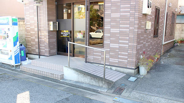 花･花薬局いちょうの入口