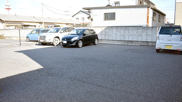 花・花薬局　浅沼店（旧オリーブ薬局）の駐車場