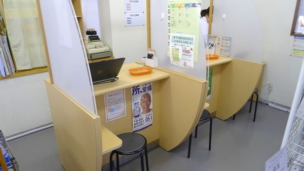 きすげ薬局の受付/カウンター