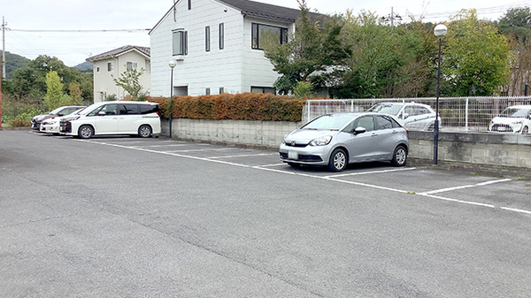 グリム薬局の駐車場