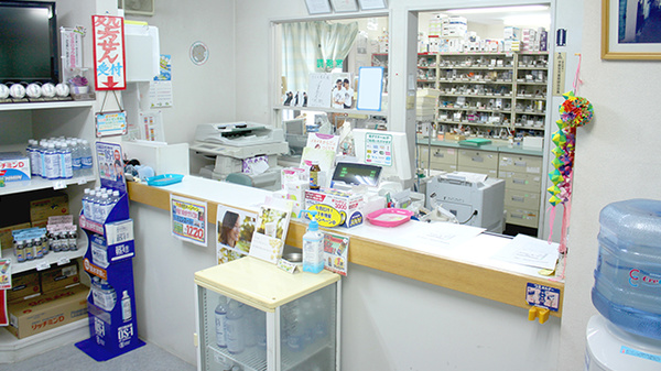 セイムスケヤキ薬局の受付/カウンター