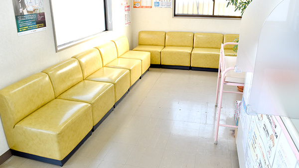 とちの木薬局文化橋店の待合スペース
