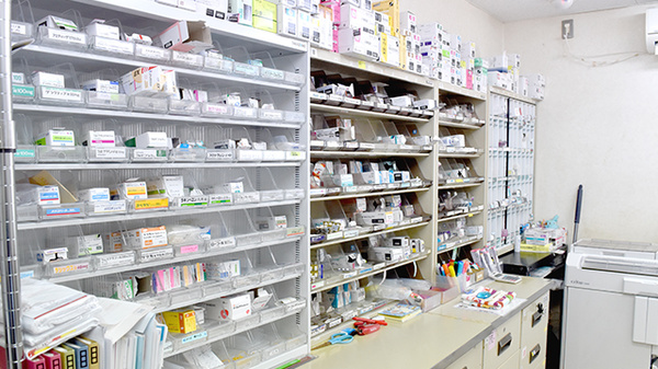 とちの木薬局文化橋店の薬棚