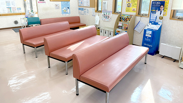 花・花薬局長沼店の待合スペース