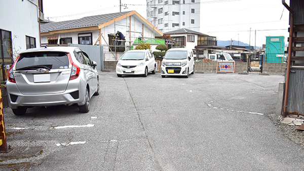 ぞうさん薬局の駐車場