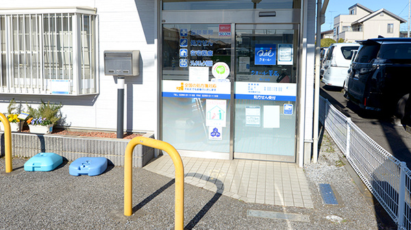 クオール薬局　雨ヶ谷店の入口