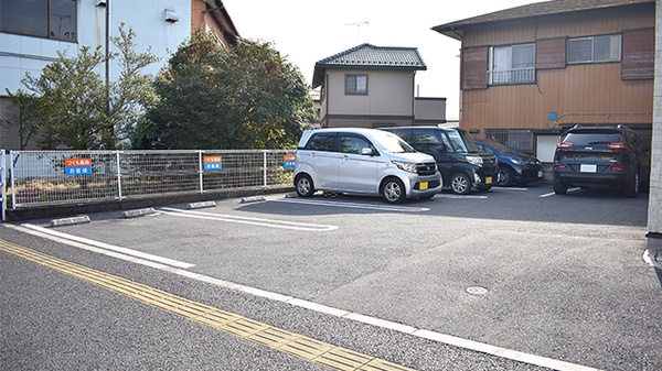 つくも薬局の駐車場