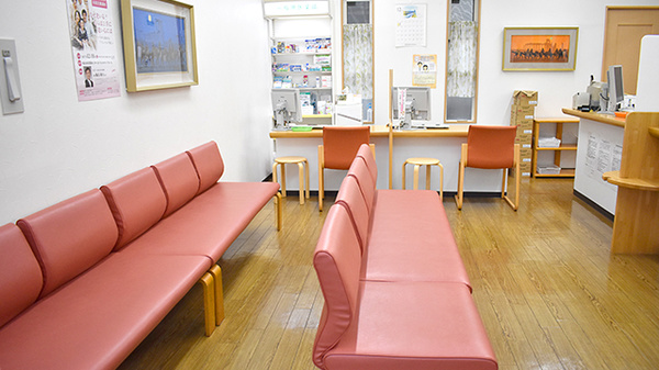 つくも薬局　西茂呂の待合スペース