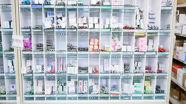 とちぎ薬局　本店の薬棚