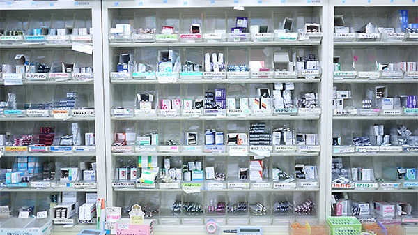 とちぎ薬局　瑞穂野店の薬棚