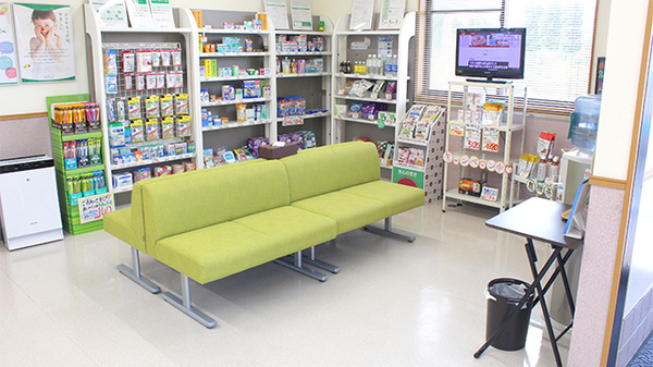 そうごう薬局　栃木店の待合スペース