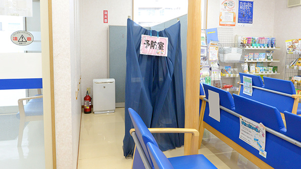 クオール薬局　はやぶさ店の感染予防待合スペース