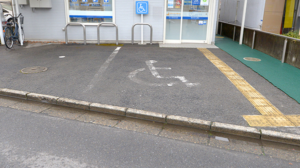 クオール薬局　はやぶさ店の駐車場