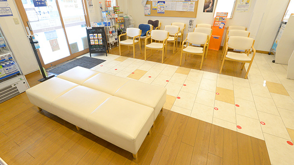 クオール薬局　小山城東店の待合スペース