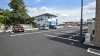 ひばり調剤薬局の駐車場