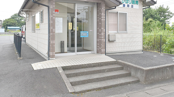 ひばり薬局　藤岡店の入口