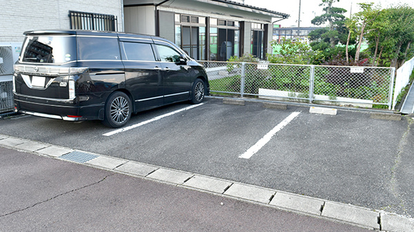 ひまわり薬局の駐車場