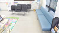 南河内調剤薬局の待合スペース