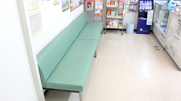 ミント薬局　東峰店の待合スペース