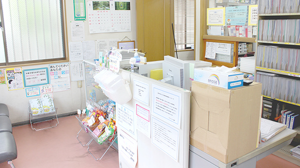 ワイアンドワイ薬局の受付/カウンター