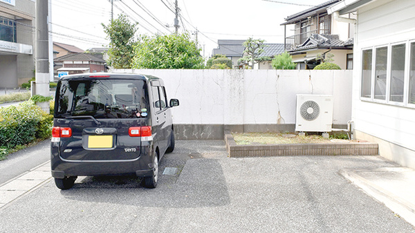 わかば薬局の駐車場