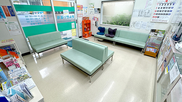 銀星薬局　東口店の待合スペース