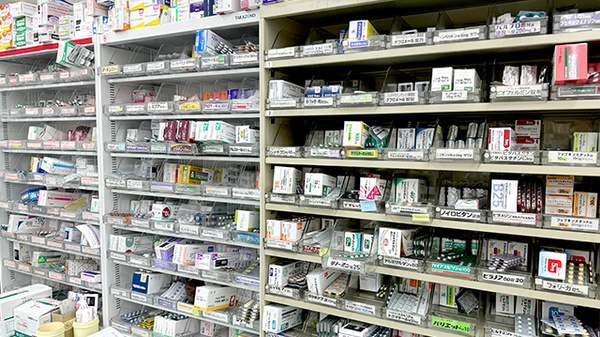 銀星薬局　東口店の薬棚