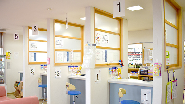 栗の木薬局の受付/カウンター