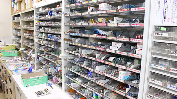 中央薬局　岩舟店の薬棚